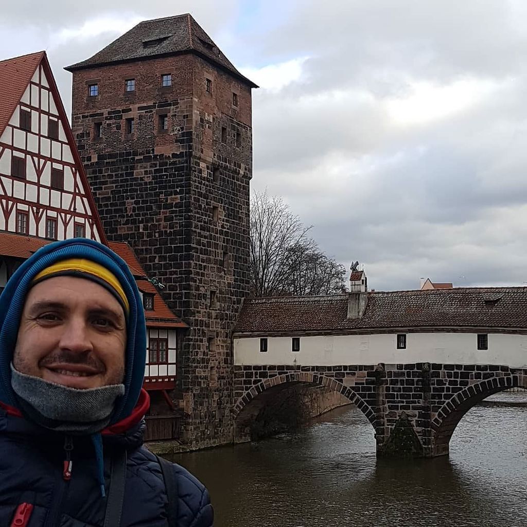 Cuentaviajescom's tweet photo. El puente del verdugo desde Maxbrücke.  Esta foto hay que hacerla que si no parece que no has estado en Nuremberg.  Gracias a @elrincondesele por el consejo https://t.co/NTcqEIHSze