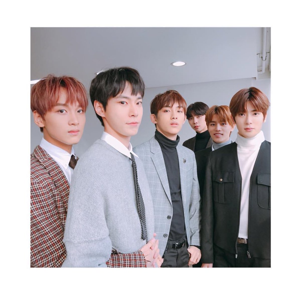JohnnyBethere's tweet photo. [Trans] 171214 #NCT127's IG 💙
ทูตประชาสัมพันธ์ #GirlScouts ในวันนี้
#NCT127 💚💚💚💚💚 https://t.co/bq1udIgZnf