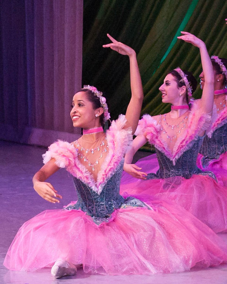 NashvilleBallet's tweet photo. #TBT and happy #10NuttyYears to company dancer Kayla Rowser! From waltzing flower to Sugar Plum Fairy, Kayla has been sparkling in #NashvillesNutcracker since its 2008 premiere. https://t.co/C9NXepNlvs
