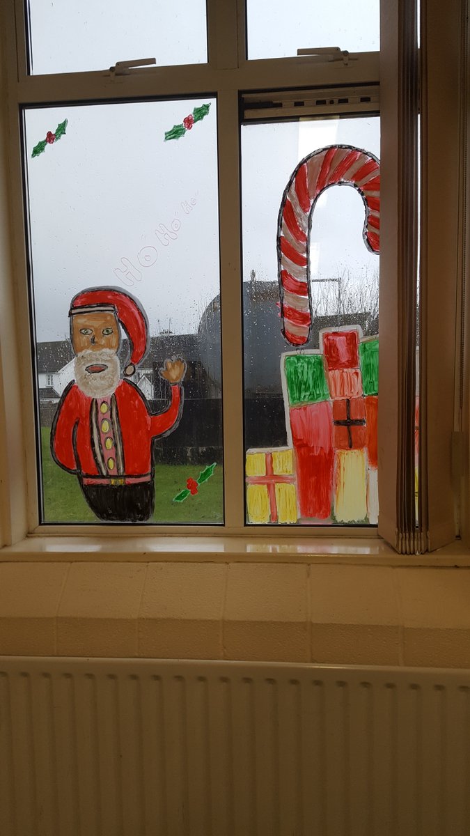 AliLynch20's tweet photo. Student artwork on the windows to make the classroom a little more festive looking! #DCS #FestiveFun #13G #ItsBeginningToLookALotLikeChristmas https://t.co/fugARqq2JX