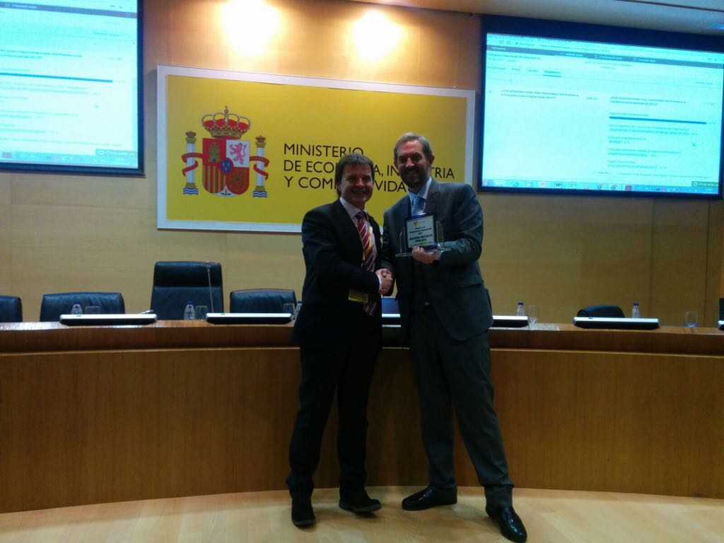 ClusterGaia's tweet photo. .@clustergaia recibe el 2º Premio al Mejor Proyecto Innovador Colaborativo presentando #BasqueGameLab en el marco del V Congreso Nacional de Clusters en Madrid @ClustersES https://t.co/JoOkRgp65z