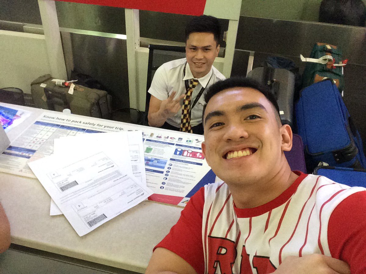 MigsGomez's tweet photo. PANO BA YAN SI KUYA GINO FROM NAIA NAKITA NIYA T-SHIRT KO TAPOS BOOM TAGA-UE RIN DAW PALA SIYA ORAYT YAYYY HAHAHA

#BombaUE 🔴⚪️ https://t.co/3z3GmBagqz