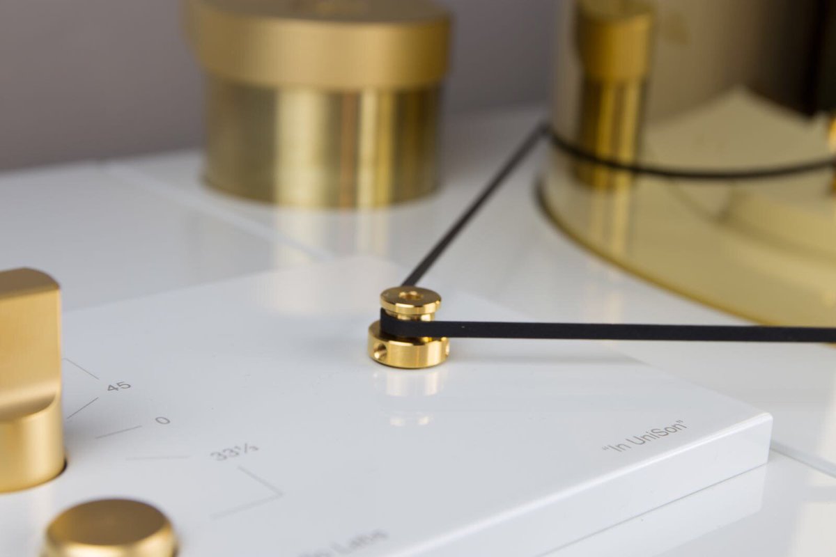 The luxury edition of In UniSon turntable white &amp; 24 carat gold plated parts