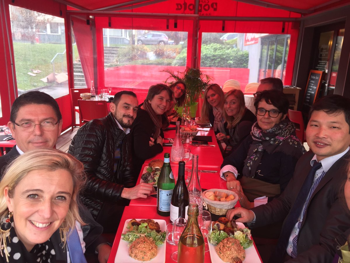 Rebeccabrousse's tweet photo. #CICOuest #cic #EI #cicmobile #convivialite #corporate https://t.co/Fpov6biTo0