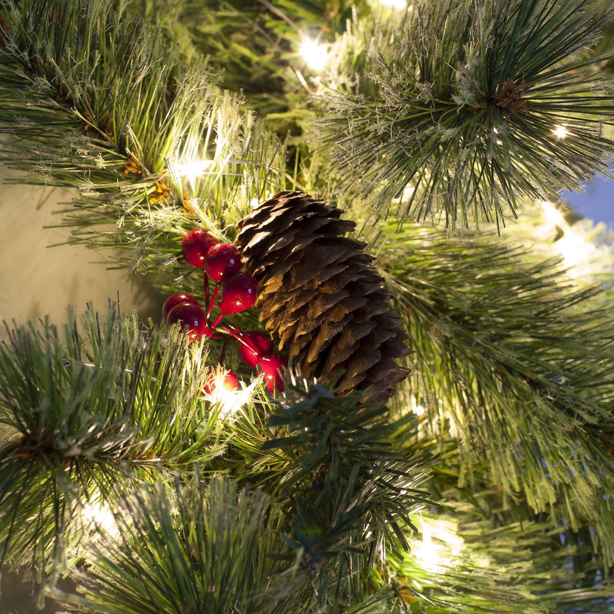 Gorgeous wire lights on tree and garland. From £4.89 at Qbis bit.ly/2C5eW8m  Got distracted a bit by the pretty baubles!