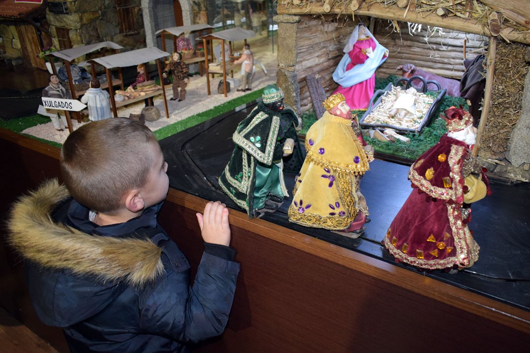 Belenes, mercadillos, cabalgatas... Aquí tenéis nuestra guía para hacer planes de Navidad en #RíasBaixas. Tenedla a mano!! 👉 ow.ly/xDeg30hdNDg