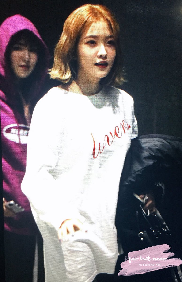 farbutnear0305's tweet photo. 171214 리프FM 패밀리 콘서트 퇴근
#예리 #YERI #레드벨벳 #RedVelvet https://t.co/P4ieovbRVJ