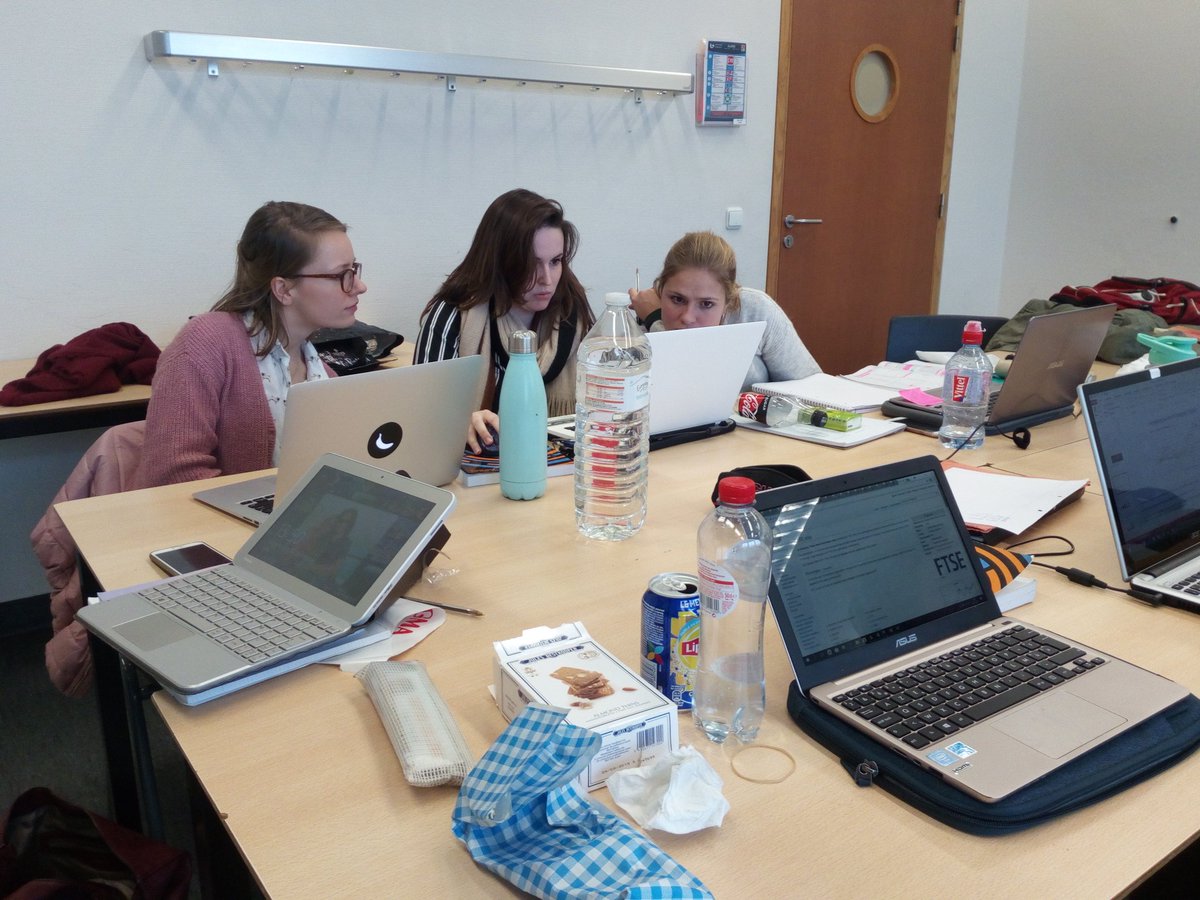 TLoopmans's tweet photo. Laatste uurtje werken aan de presentatie voor de workshop van Financiële Verslaggeving en dan knallen 🙌 #masterMPC https://t.co/qm6wHD60Jp