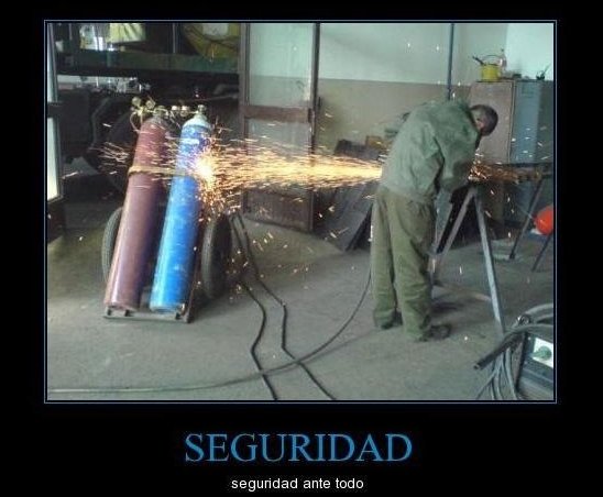 LOS RIESGOS EN EL TRABAJO PUEDEN EVITARSE. Por eso es importante conocer sobre Seguridad Ocupacional. Hoy hablamos de este importante tema en #VIVIRMEJOR. Les esperamos desde las 10:00 en <a href="/ParaguayTVHD/">Paraguay TV</a>