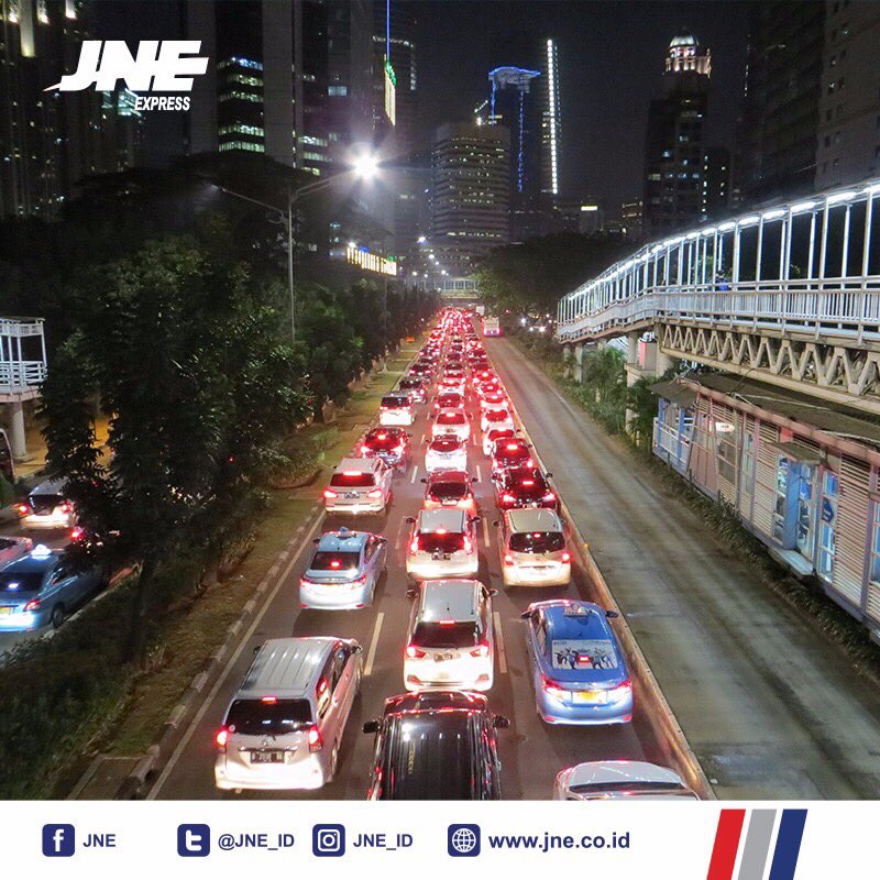 JNE_ID's tweet photo. Siapa disini yang masih dikantor dan harus lembur untuk menyelesaikan pekerjaan? Tetap semangat ya dan untuk yang dalam perjalanan menuju rumah, tetap berhati-hati :)
•
#jne
#ConnectingHappiness 
#goodnight https://t.co/EzWng9j0ZL