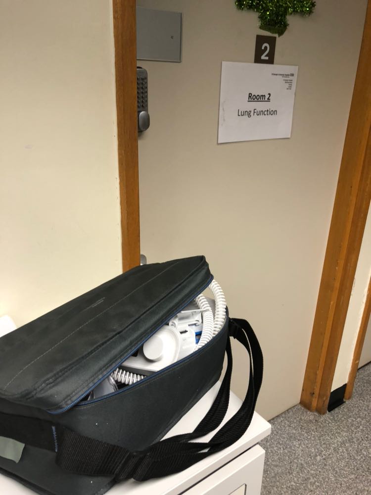 LambethMPS's tweet photo. Suspicious package left on bus. Bus evacuated for public safety. Thankfully package turned out to be medical equipment now reunited with patient at hospital. #LXResponseE #NotJustKnivesAndGuns https://t.co/cwluC6ofoq