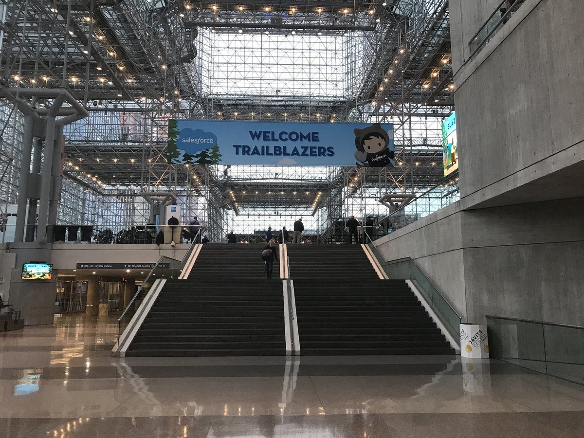 charlieisaacs's tweet photo. Welcome Snowblazers! Oops I meant Trailblazers. @salesforce #SalesforceWT #SalesforceTour https://t.co/xmYlIKCBwb