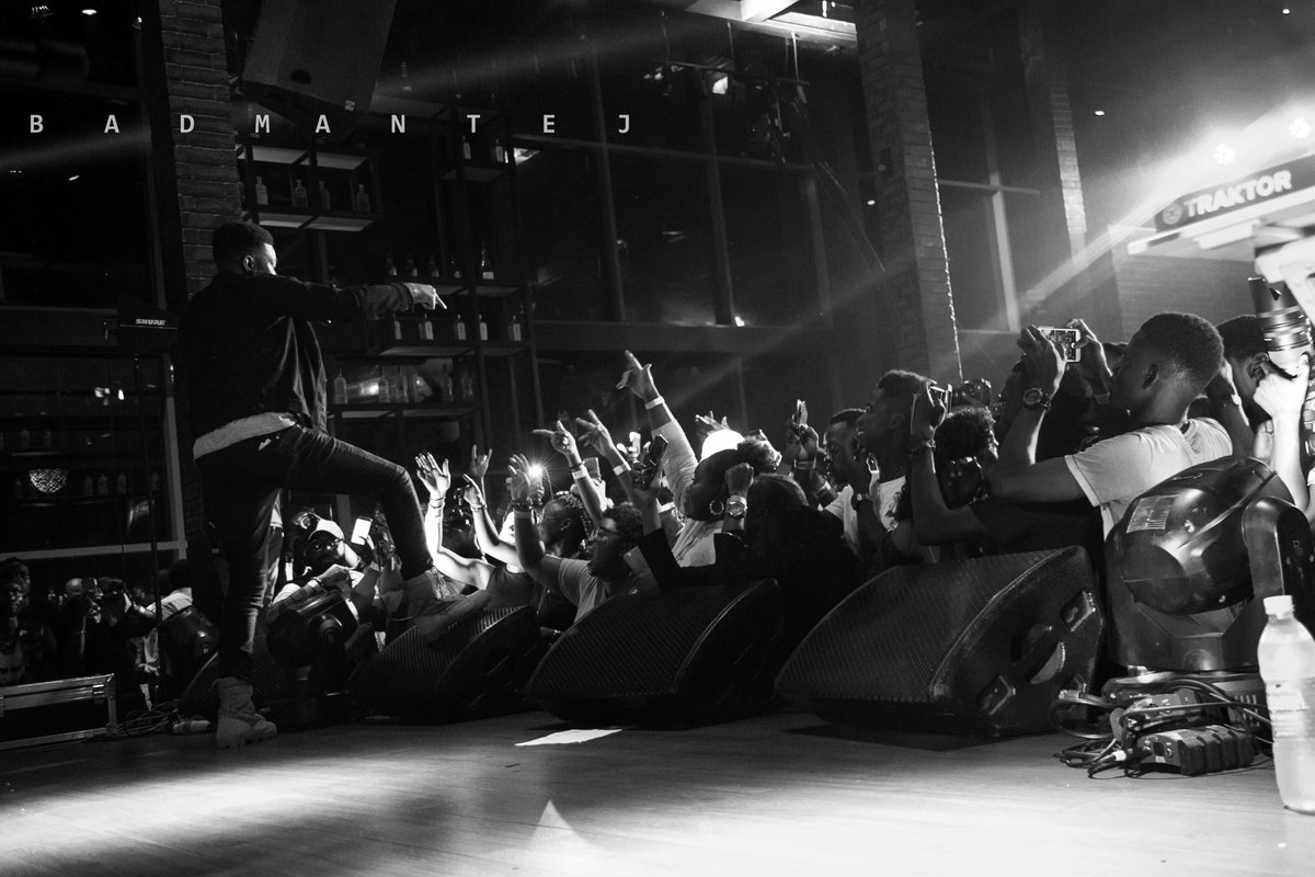 BadmanTej's tweet photo. #LDOSLAGOS - All the girls in the building literally lost it for 15 minutes | @Nonso_A @bankulli
πΈ : @BadmanTej https://t.co/KQsQq6Hlzw