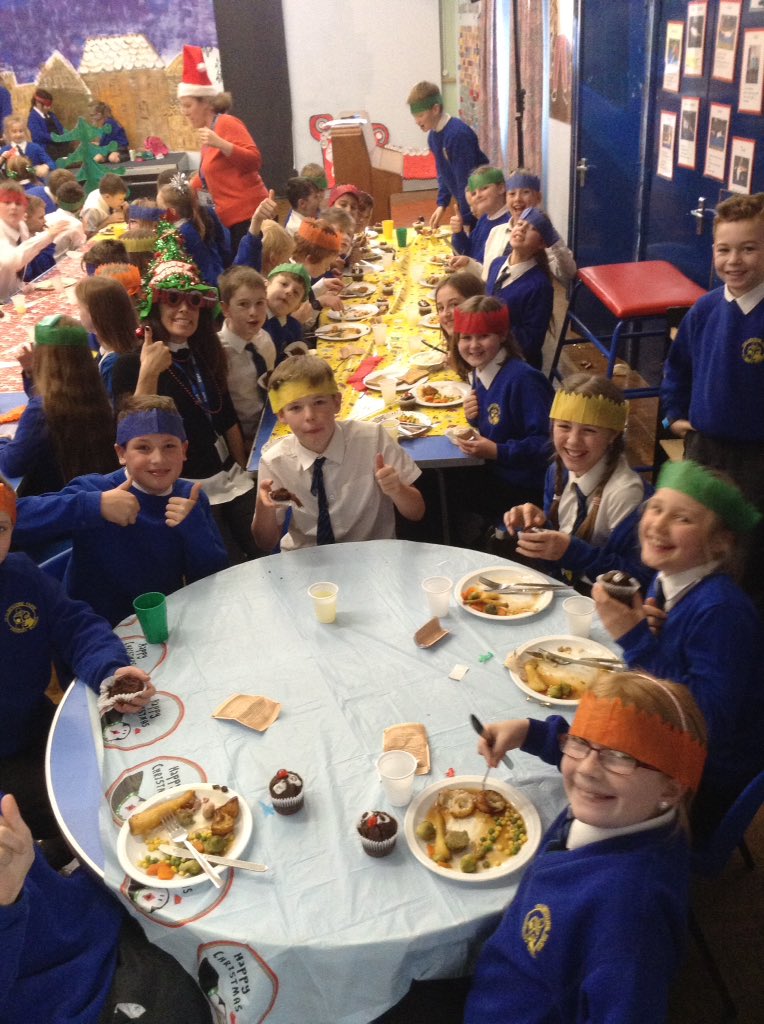 yfpsyr6's tweet photo. Christmas dinner at Yealmpstone Farm Primary School @yfpsinfo. Merry Xmas everyone! #yfpslearning https://t.co/lN9fmElWO0