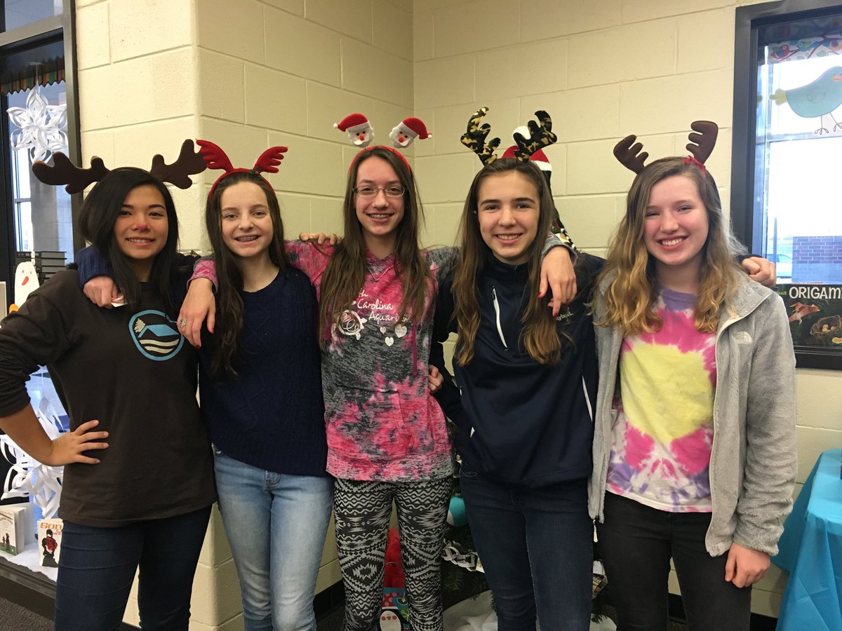 trachels6's tweet photo. Holiday Character Day in the Grizzly Den! @dcsnc @OGMSgrizzlies https://t.co/rP8ylspH1C