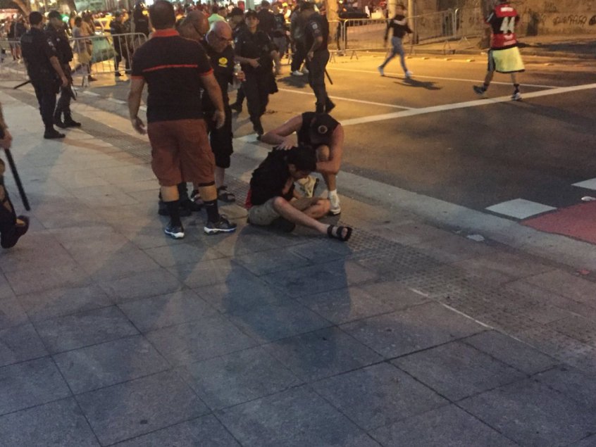 lancenet: Atenção, torcedor do Flamengo! Estava ontem no Maracanã e presenciou confusão? Conte-nos através de relatos, fotos ou vídeos  #TimBeta