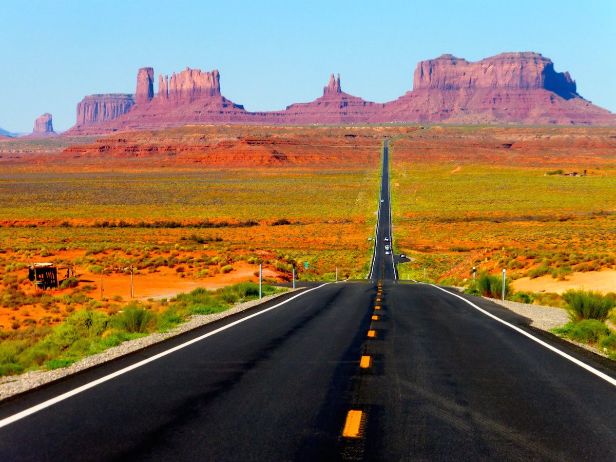 AZRogerNaylor's tweet photo. Resolve to make 2018 the Year of the Road Trip. Climb behind the wheel and aim for the horizon. Drive towards beauty. Play your music loud. Roll your windows down. Bite the wind. Carve diamond-bright memories that will last a lifetime. #Arizona #Utah https://t.co/mmIskvizMK