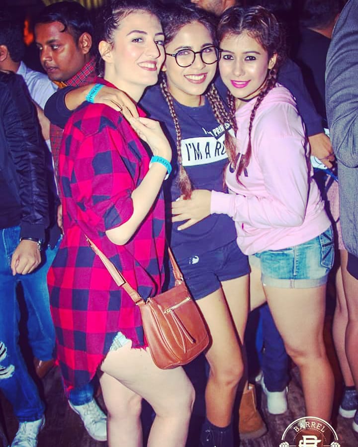 Crazy nights make the best memories 🍻 <a href="/VeebhaAnand/">Veebha Anand</a>
