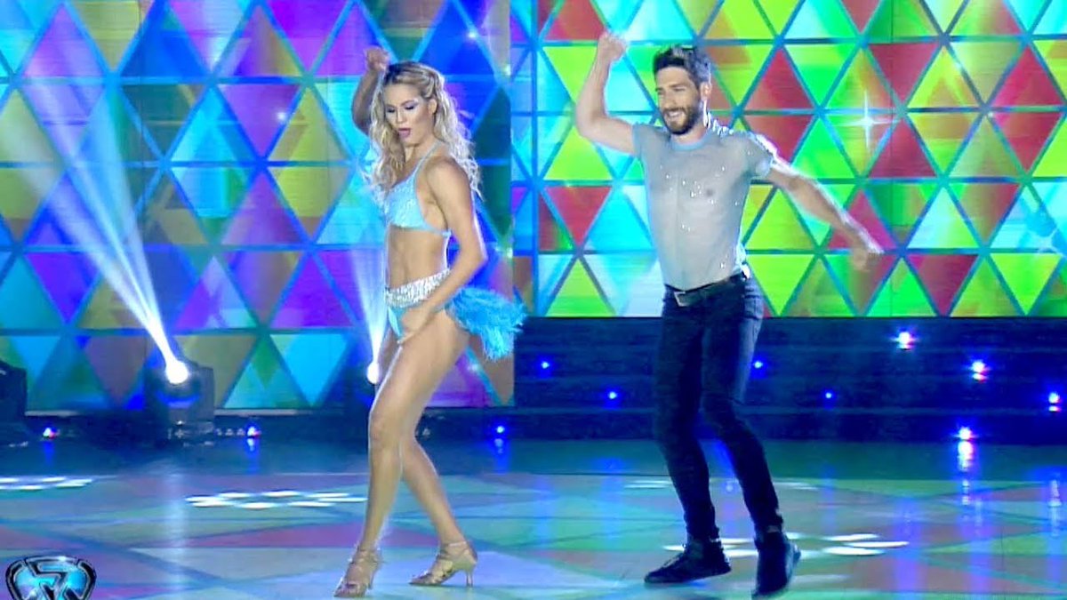 showuprevista's tweet photo. ¿Quien pasa a la final esta noche?

#RT @flor_vigna Y @GonzaloGerber 

#MG @HernanPiquin @macarinaldi https://t.co/zdIMRxNSqf