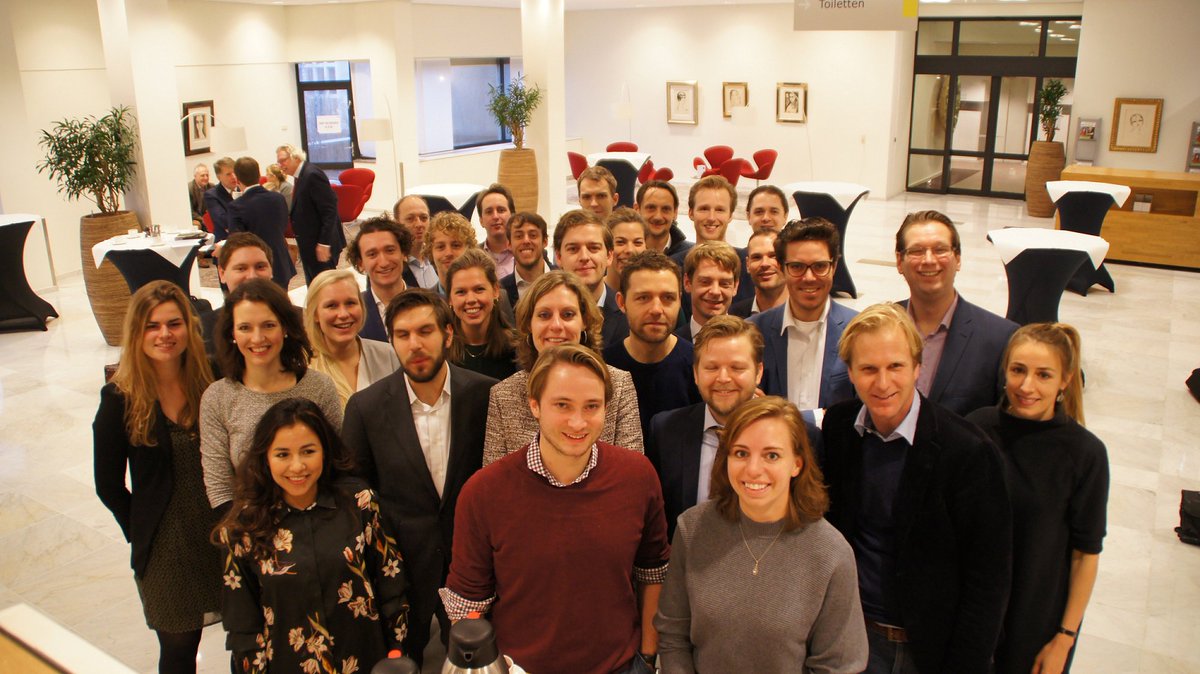 SER_NL's tweet photo. Jongeren willen een rol bij nieuw Klimaat- en Energieakkoord. https://t.co/FpwZHJXJOM Ze kregen al een podium bij de SER Borgingscommissie @Energieakkoord https://t.co/6AGI6Dnoxl