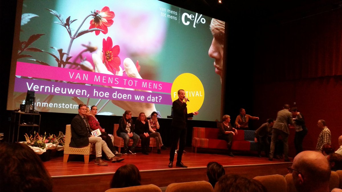 Cellozorg's tweet photo. Nu komen de proeftuinen op het podium! Dagvoorzitter @stijnvankreij vraagt hen hoe we bij Cello werken aan vernieuwing. #vanmenstotmens https://t.co/VABuC16sne