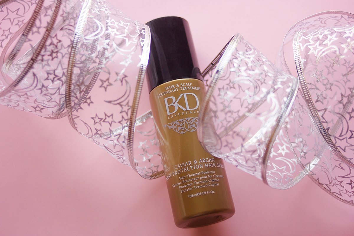 BKDcosmetics's tweet photo. 💫 El mejor escudo para el cabello ante la exposición a las altas temperaturas es un protector térmico. BKD Heat Protection Hair Spray con extracto de Caviar y aceite de Argán, ¡es un as debajo de la manga! 😉
#LoveBKD #BKDAddict #EnjoyBKD #summer #caviar #argan #hair #beauty https://t.co/TDQmXCJHST