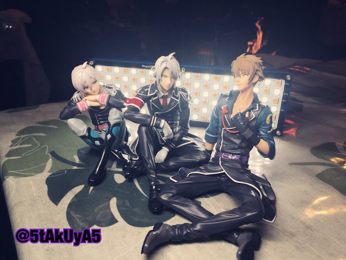 5tAkUyA5's tweet photo. とある現場にて。
メガハウス様のTRIGGERのフィギュアと対面させてもらいました！
愛を感じる造形、ありがと��ございます！ https://t.co/rgb6tO3Idv