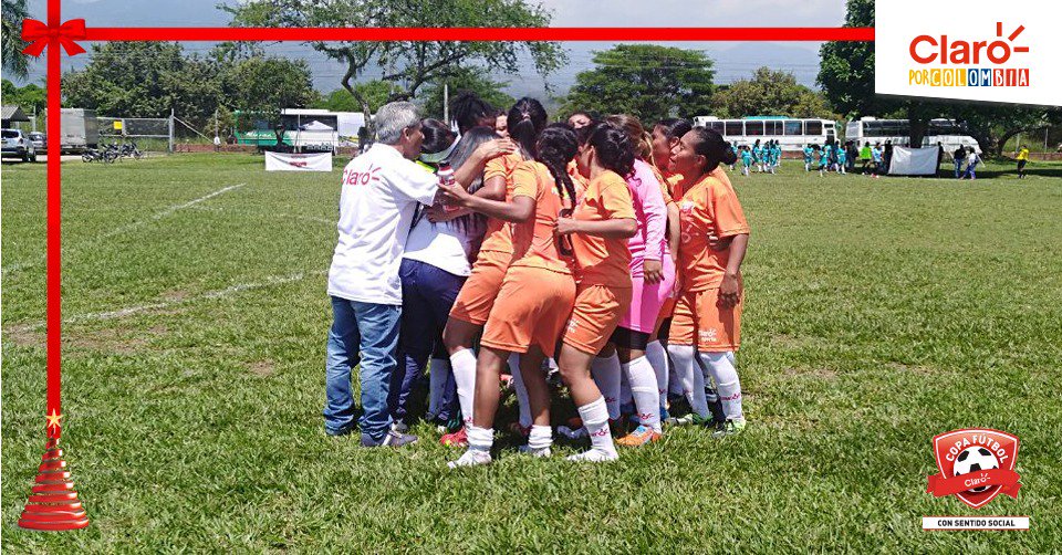 ✔️ Maracas. 🎄
✔️Novena.🎊
✔️Natilla.🎅
✔️Buñuelos. 🤶
✔️Amigos. 🎁

Faltan dos días y nuestros futboleros ⚽ ya están listos para el inicio de las novenas en familia y con amigos.  #SomosCopaClaro 🏆