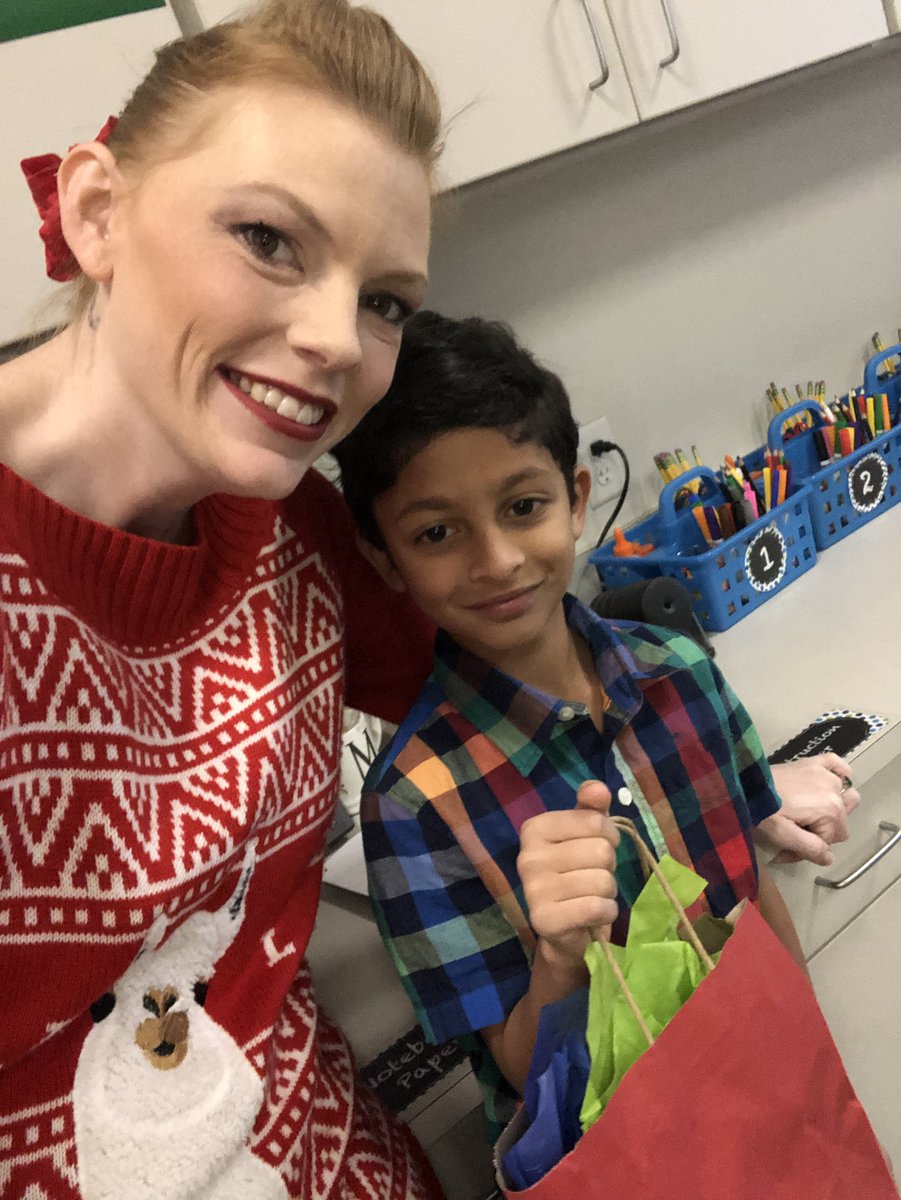 OatisNotice's tweet photo. #rjlblue #rjlyear4 Warm Holiday Wishes to start my morning ❤️ https://t.co/K5tXhOizUx