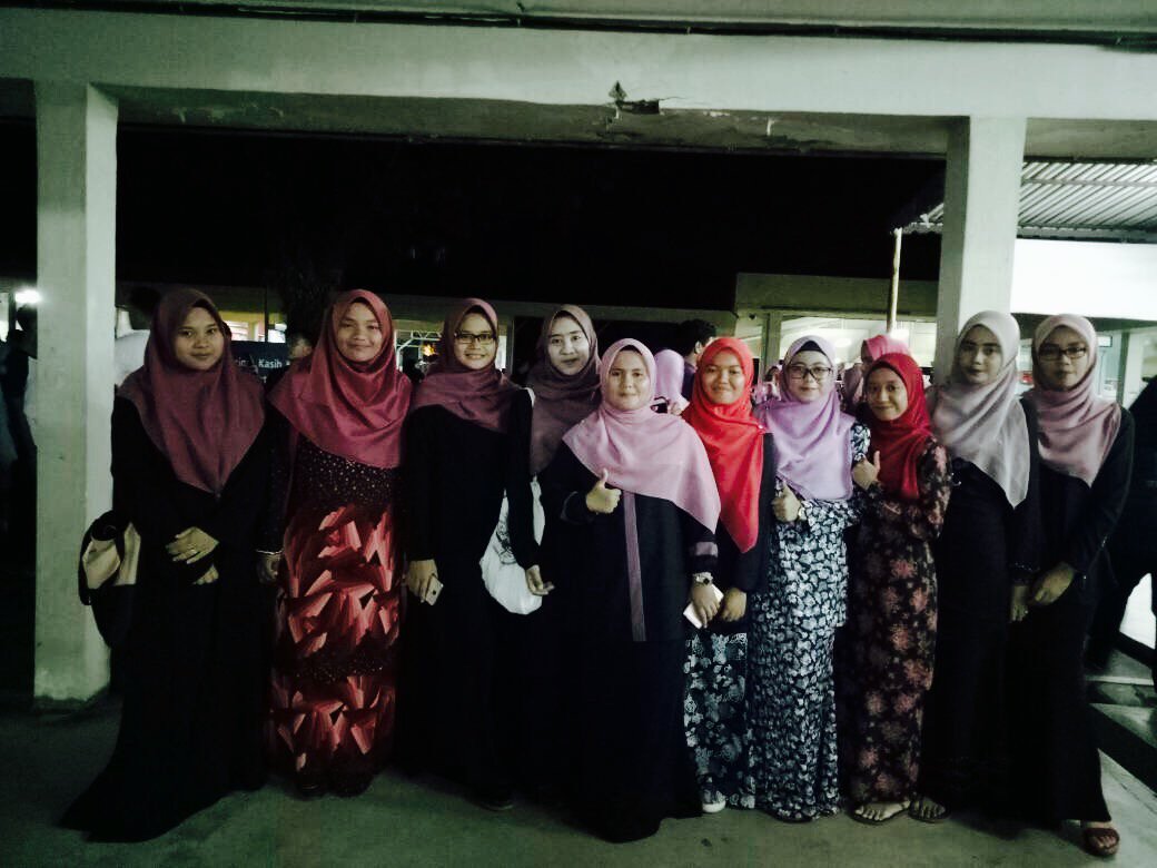 uitmperlismpp's tweet photo. Malam kebudayaan dari geng2 ladang. Perform gaiss! ๐๐ป๐๐ป #PEACE2017 #uitmperlis #agrofunfest https://t.co/JvvMEnlR7Z
