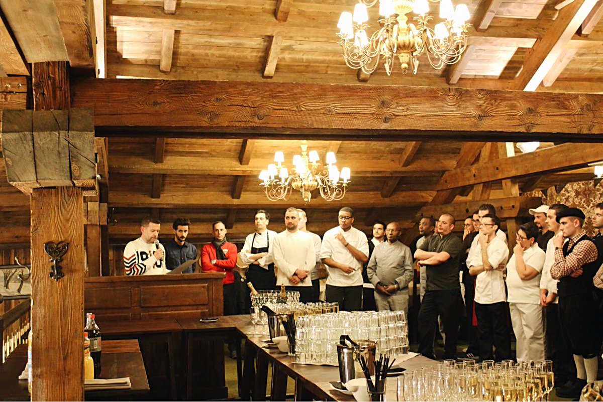 chaletdepierres's tweet photo. Hier soir, toute l’équipe célébrait l’ouverture du Chalet de Pierres lors d’un cocktail de bienvenue. 🥂
Plus motivés et impatients que jamais de vous recevoir dans notre établissement!
#SeeYouSoon #ChaletDePierres #Courchevel https://t.co/OINxylw1gi