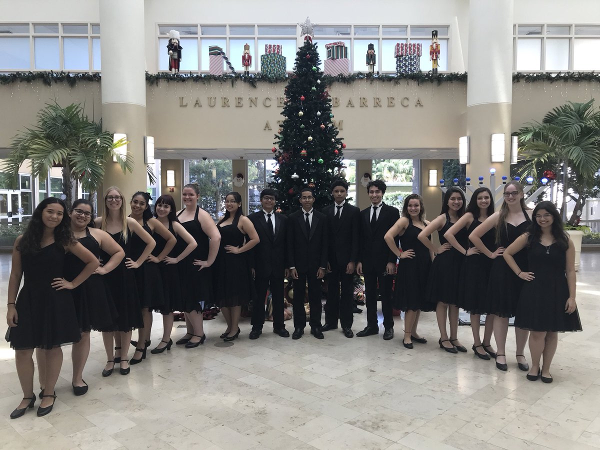 jilhschorusdept's tweet photo. Spreading more holiday cheer at Good Samaritan Hospital! 🎶🎄❄️ #chorusrocks #tistheseason #musiced #JILLJIVE @johnileonard https://t.co/KktiwGCxJc