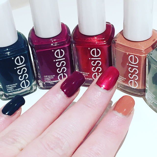 Ginger_Talks's tweet photo. 💕Wonderful winter shades from @essie new collection... Fab one coat coverage & rich shades which work together in harmony so well we’ve put them all on at once 😁💕
#beauty #beautyblogger #bbloggers #gingertalks #NEW #review #makeup #makeupbag #musthave #buynow #beautybuy https://t.co/a0xMFB0DN3