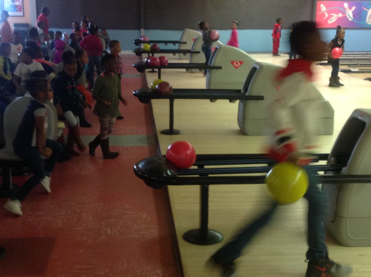 WHK_EaglesPSRC's tweet photo. Pics from 1st Nine Weeks Honor Roll students to Bowling Alley in Lumberton! #EaglePride #SouthLumbertonStrong @PSRCEDU https://t.co/Ytba94JRoE