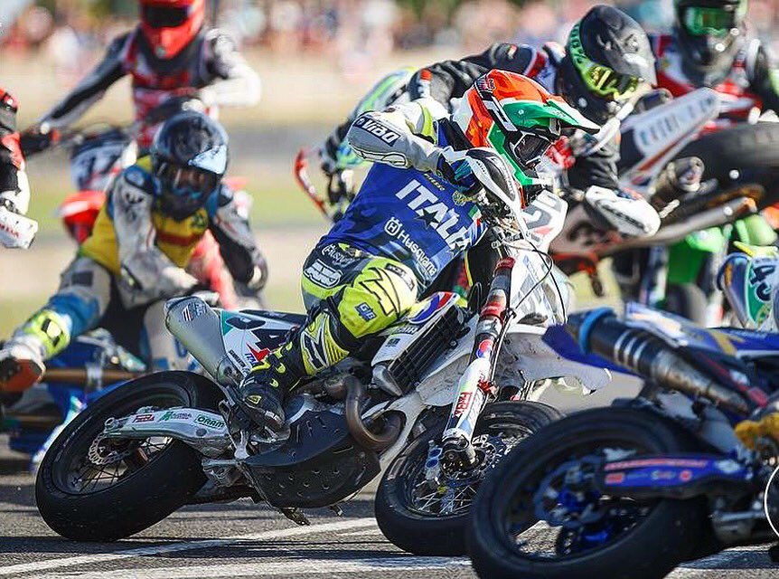 EliaSammartin's tweet image. Guarda sempre avanti... specialmente in questi casi 😁😁😂😂 #royalrumble #firstcorner #supermoto #smon #teamitalia #grupposfide