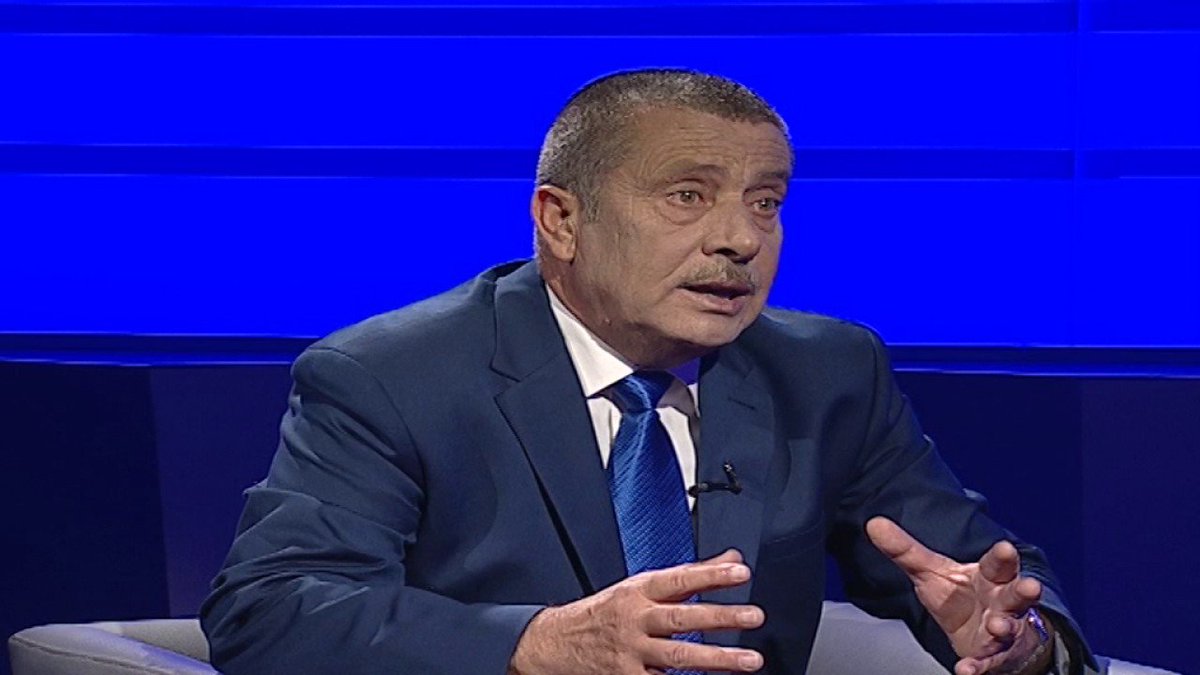 RolandQafoku's tweet photo. Sot ne Debati ne Channel One do ndiqni: Vrasjet gjate vitit 2017. Te ftuar drejtore aktuale te policise dhe ish-drejtore te saj. https://t.co/mJ0hX4LvlK