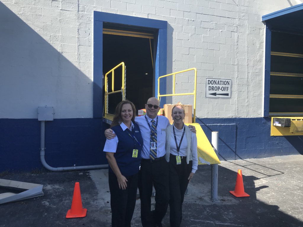 SteveTanzella's tweet photo. @weareunited #beingunited Team United employees donate food and Fundraiser donations to our local Harry Chapin food bank in Fort Myers! “RSW Community Friendly”. https://t.co/XVtyLJodnp