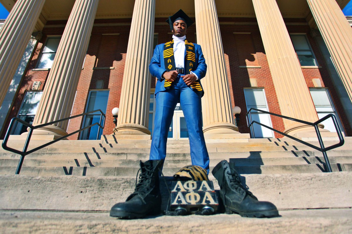 g_hurt's tweet image. Happy 24th bday to me 🍾🎊