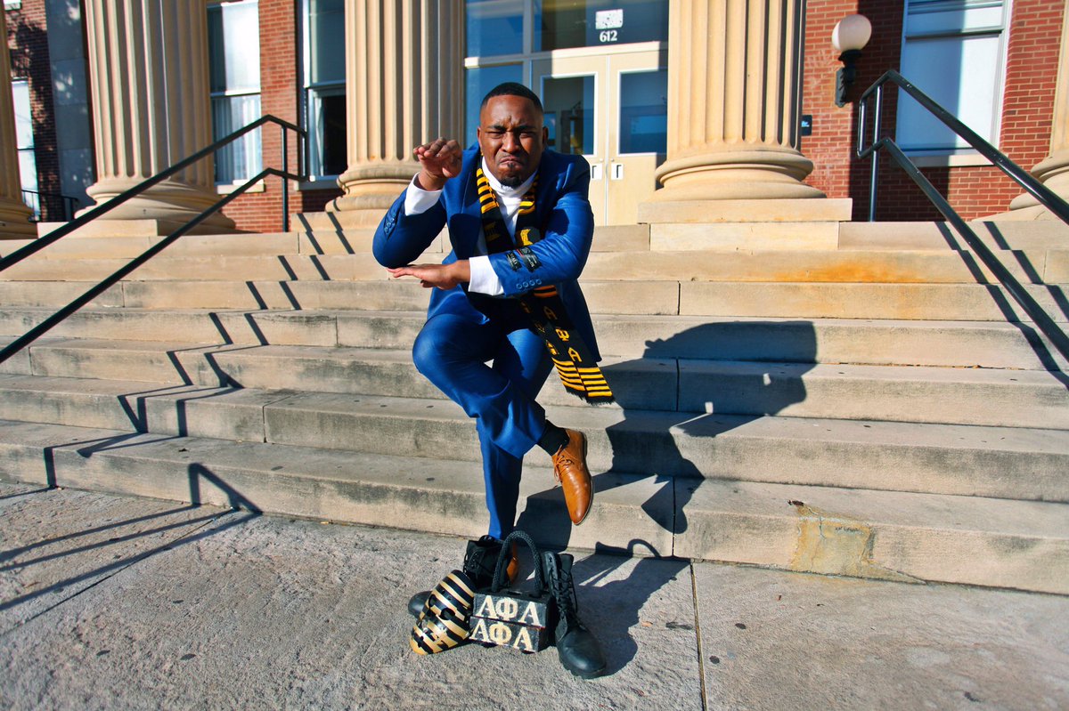 g_hurt's tweet image. Happy 24th bday to me 🍾🎊