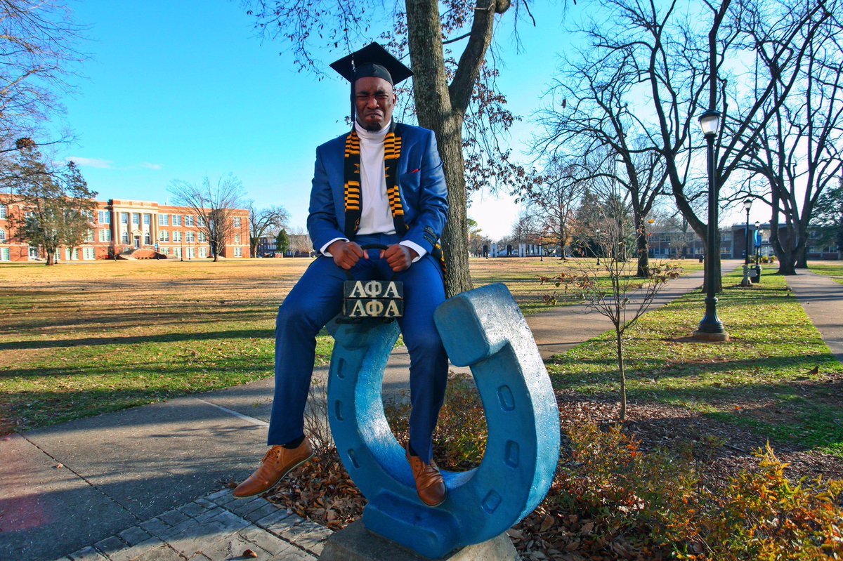 g_hurt's tweet image. Happy 24th bday to me 🍾🎊