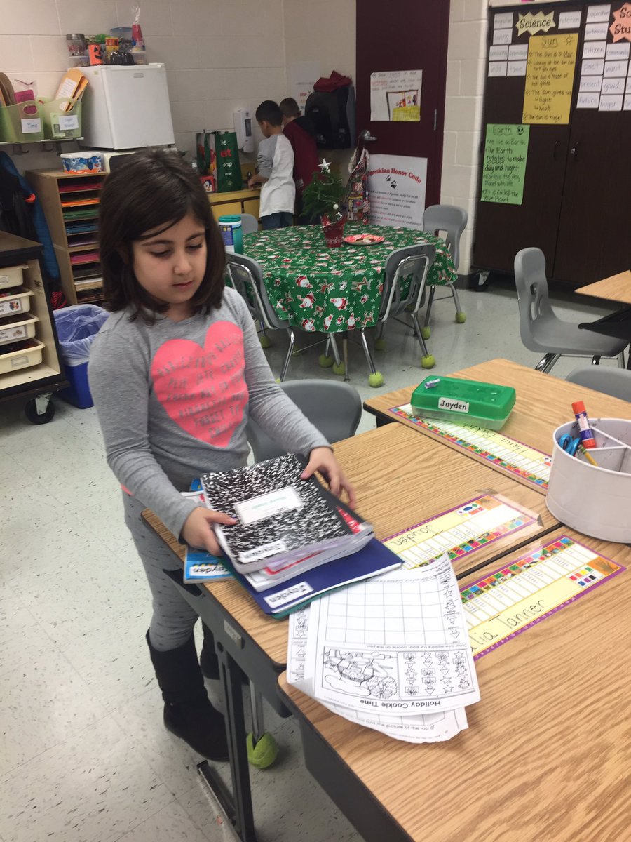 MissKovacic's tweet photo. #misskovacicsclass tidied up our room to give our wonderful custodians a break for our #12daysofkindness @ALG_LCPS https://t.co/aTtakUwp5y