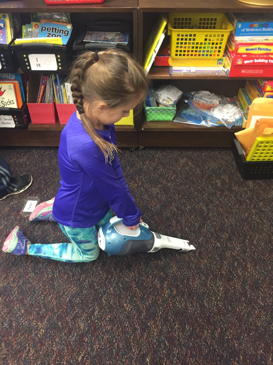 MissKovacic's tweet photo. #misskovacicsclass tidied up our room to give our wonderful custodians a break for our #12daysofkindness @ALG_LCPS https://t.co/aTtakUwp5y