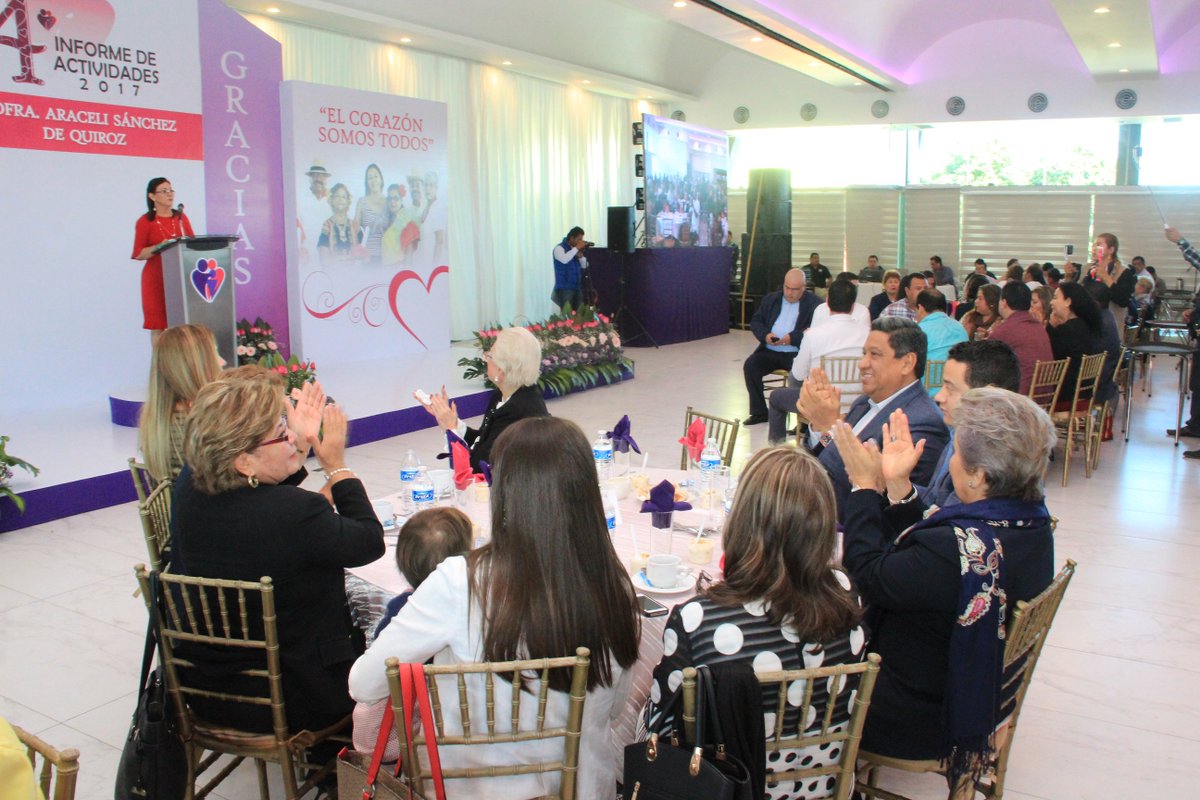 dif_pr2014's tweet photo. Rinde ASQ 4to informe de labores 
RECONOCEN A LOS CORAZONES QUE SE SUMARON A ESTA NOBLE CAUSA  
#PozaRica #ElCorazonSomosTodos  #TodosSomosPozaRica --> #Galeria https://t.co/cXFjEmJ5bw https://t.co/z2ZgrIr3w4