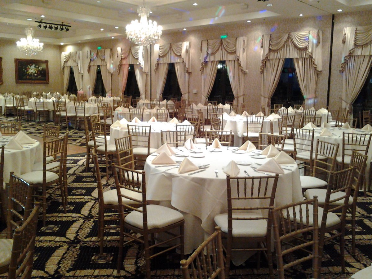 ResultsAdPro's tweet photo. Shout out to our team here at @ResultsAdPro on a successful Christmas Party for @BMWLongBeach at @TrumpNationalLA. https://t.co/H0DznQflTk