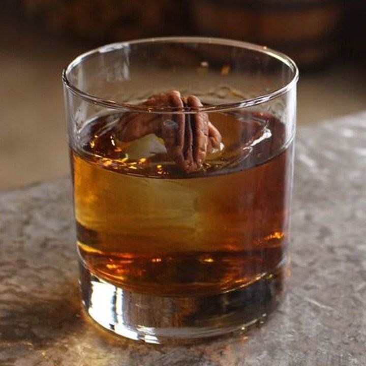 kmagyarics's tweet image. Bartenders at #DTB @chinachilcano @BrennansHouston @madisononpark @MOPHONOLA @312_chicago are saying yes we pecan, @liquor: buff.ly/2Cl0ARs #fallcocktails #nutcocktails #pecan #pecancocktails