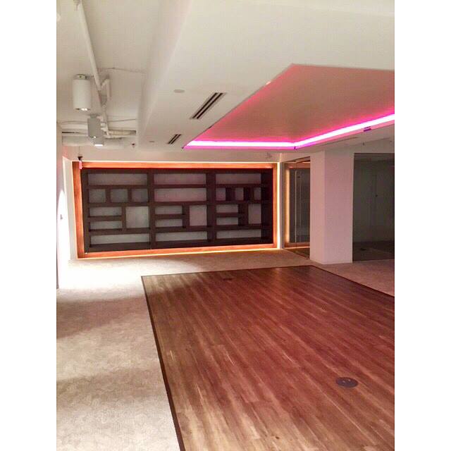 LansdowneGC's tweet photo. Clean lines and neon lights evoke a bright and modern look at our project on the 5th floor of 1225 New York Ave, Washington, DC. https://t.co/rriqOMbk78