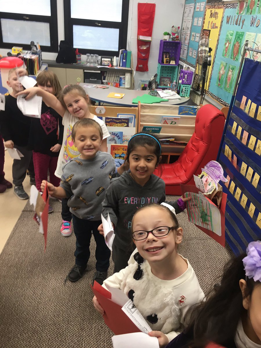 domenus1st's tweet photo. Today, we traveled to Germany, where we learned about Christmas trees and leaving our shoes outside for candy! 🎄🎅🏼❤️ #christmasaroundtheworld #germany #nextstopnorthpole https://t.co/yQjEvyiAx8