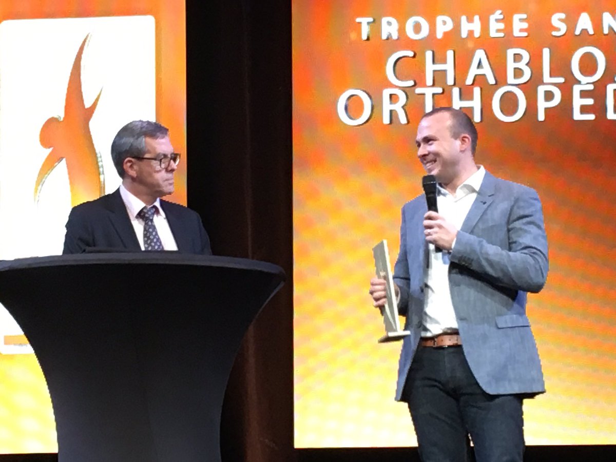 GroupamaRaa's tweet photo. @Groupama remet le #TrophéePrésences #santé à Chabloz orthopédie devant près de 1000 invités. Autres prix à venir avec #CCIdeGrenoble #star-up#innovation#énergie#montagne#export leader#croissance leader de l'année https://t.co/dYfrd7JjBg