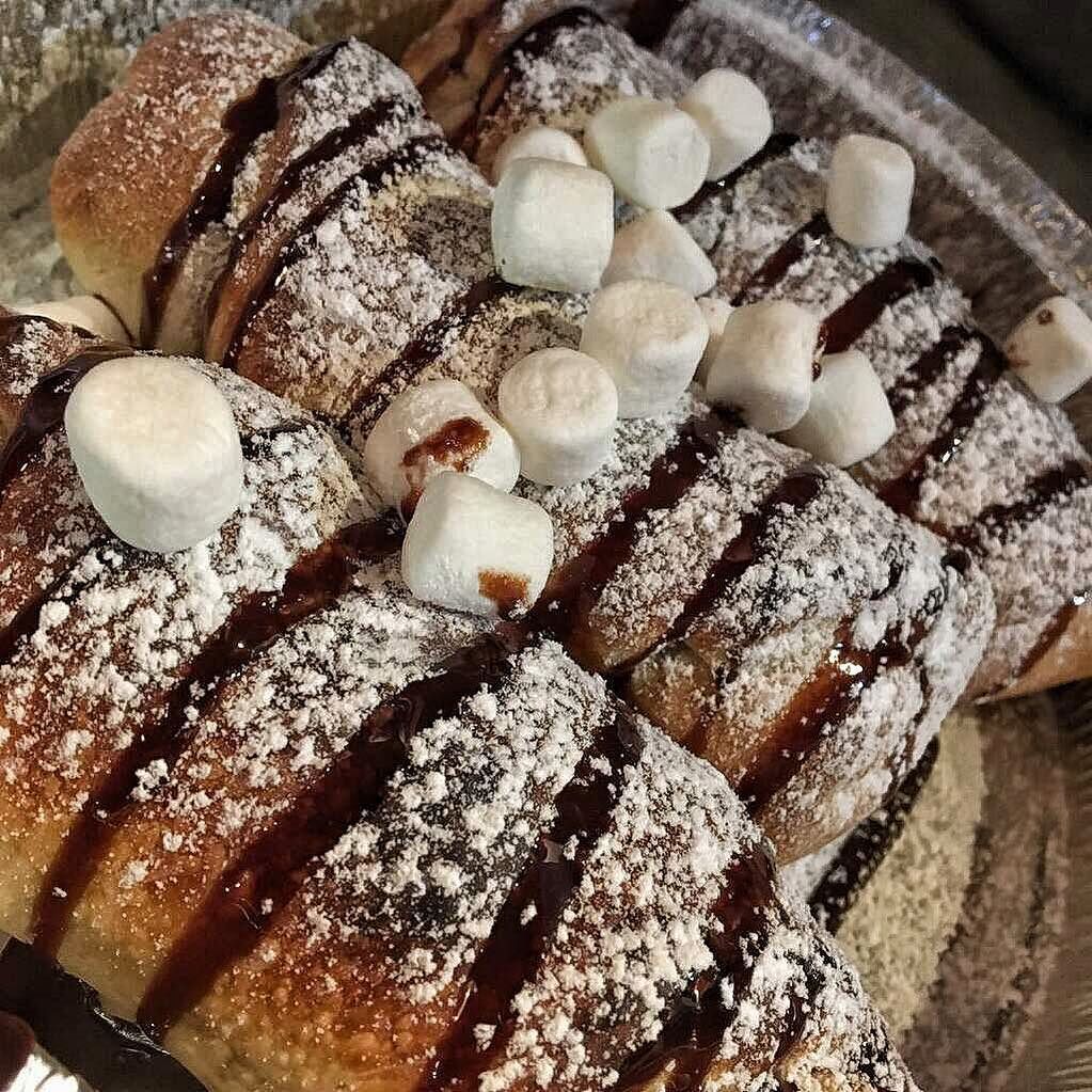 VincentsSINY's tweet photo. How about something sweet this holiday season? Stop in and try our NEW Nutella calzones or order them on Grubhub/Seamless now! #sieats #statenislandfood #nutella https://t.co/jqVOYxvLyF https://t.co/Cehp1SDfcE