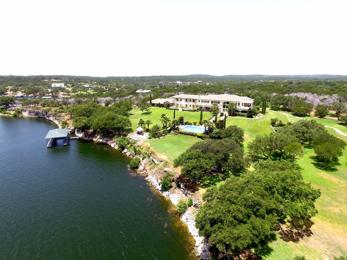 DroneDispatch's tweet photo. Just a few homes we provided help to here in the Austin, Texas area.... living goals that's for sure 👌🏽
#DroneDispatch #dronephotography #aerialphotography #dronestagram #dronesaregood https://t.co/SVDq6fHX72